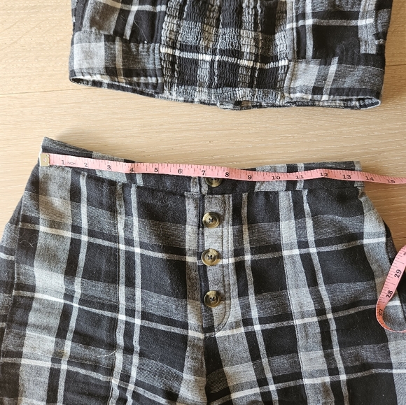Two piece plaid shorts and crop top set - Picture 6 of 7